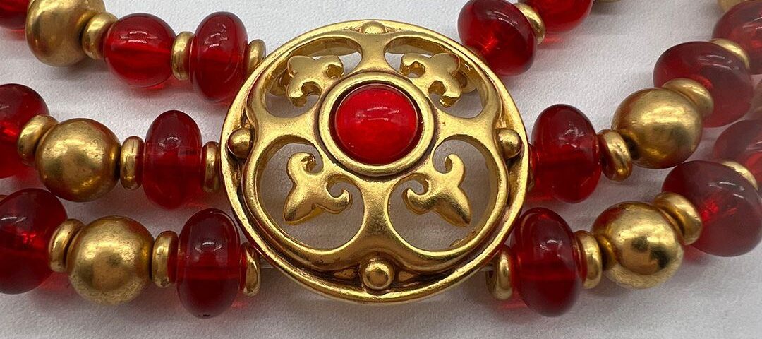 Vintage 1980s Red Lucite Collar Necklace