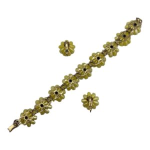 1960s-Plastic-Daisy-Flexible-Link-Bracelet-and-Earring-Set3.jpg