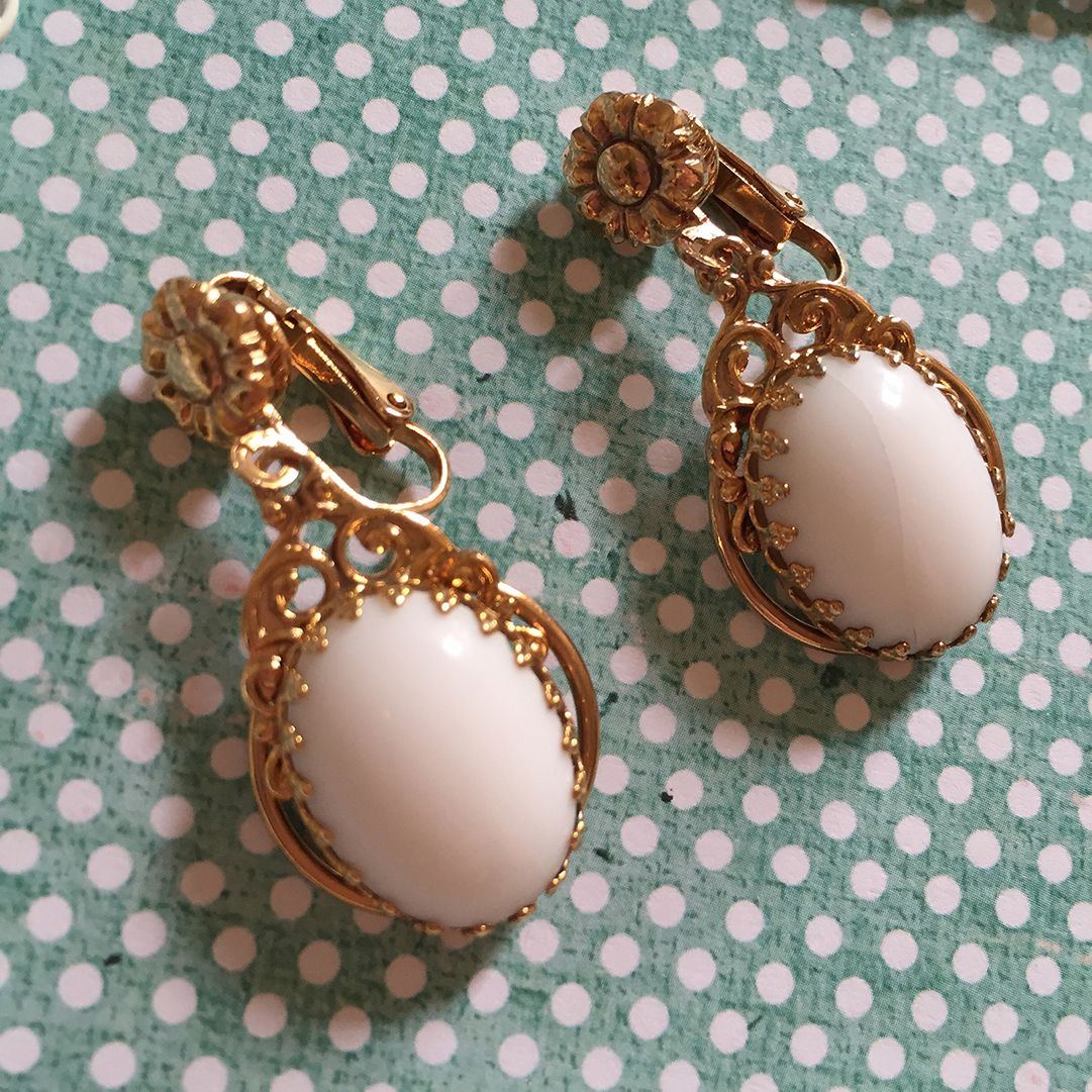 1970s-White-Enamel-Double-Chain-Milkglass-Pendant-Necklace-4.jpg