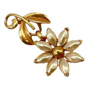 Articulated-faux-pearl-flower-pin5.jpg