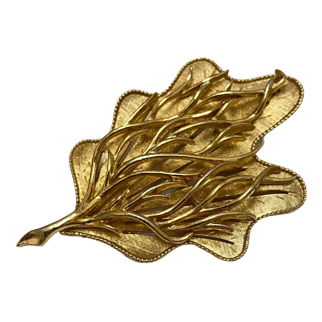 Coro-Coral-Branch-and-Leaf-Brooch-Set3.jpg