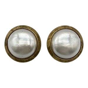 Faux-Pearl-Trifari-Button-Earrings.jpg