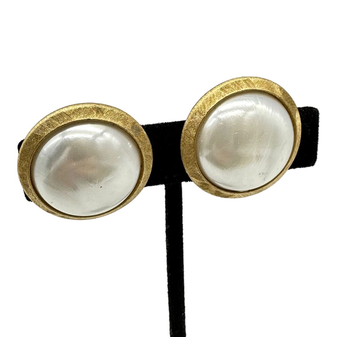 Faux-Pearl-Trifari-Button-Earrings4.jpg