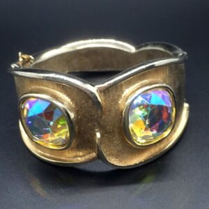 Gorgeous-Chunky-Bergere-Headlight-Rhinestone-Bracelet-4.jpg