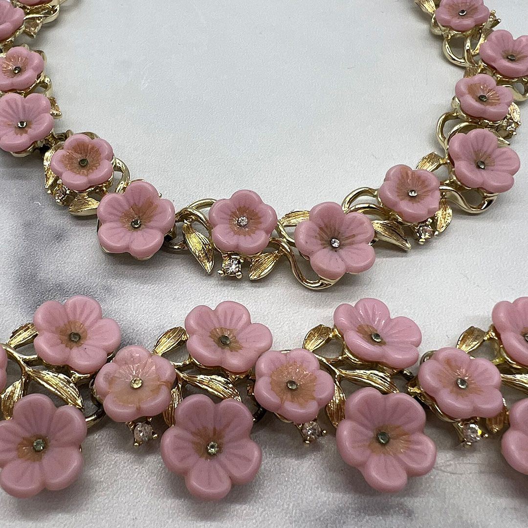 Karu-Arke-Lucite-Flower-Pink-Necklace-Set-3.jpg