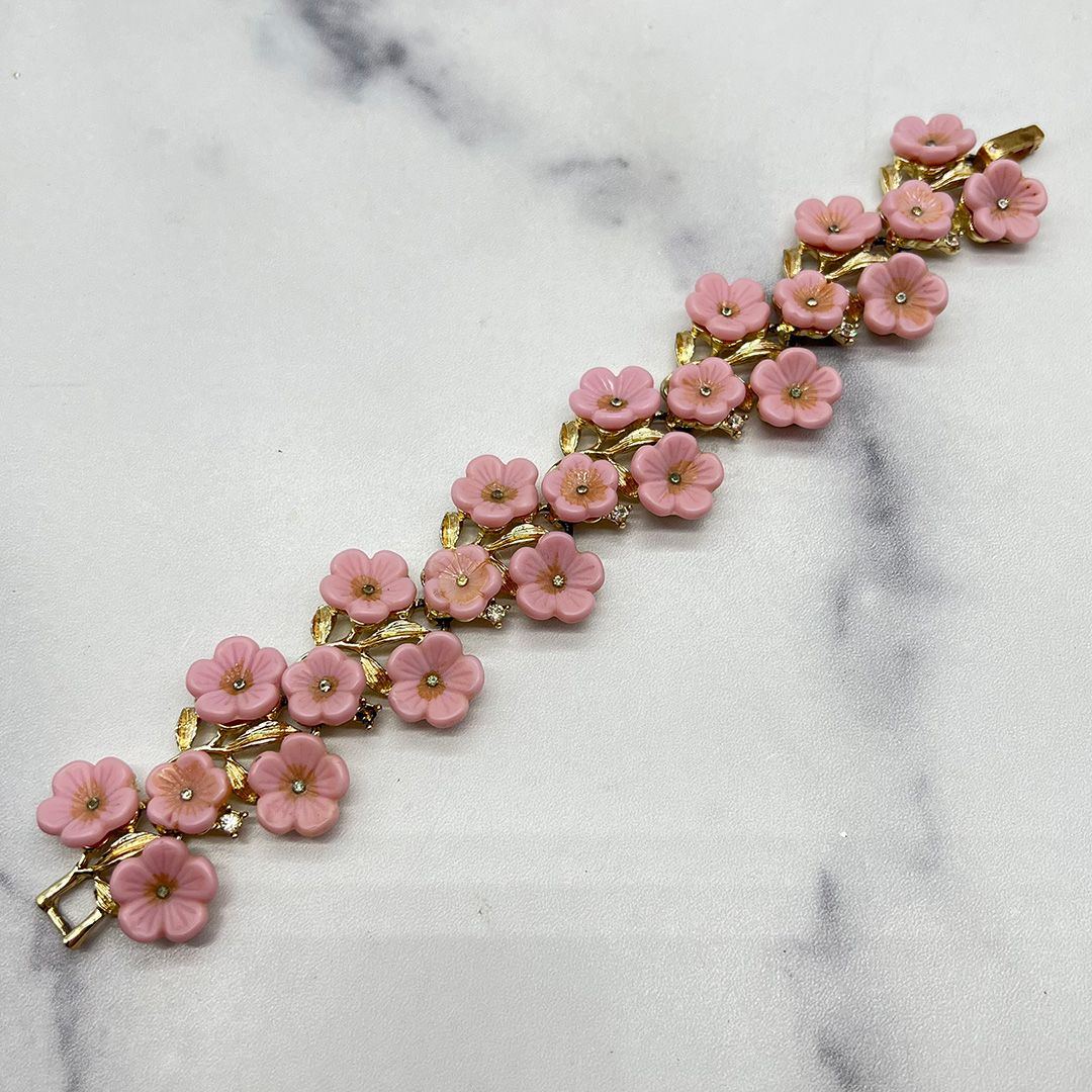 Karu-Arke-Lucite-Flower-Pink-Necklace-Set-6.jpg