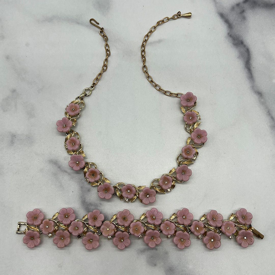 Karu-Arke-Lucite-Flower-Pink-Necklace-Set-7.jpg