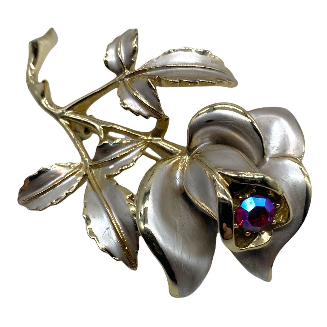 Large Dimensional Florenza Flower Brooch