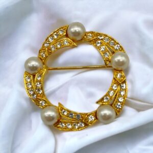 Lovely-Rhinestone-and-Faux-Pearl-Circle3.jpg