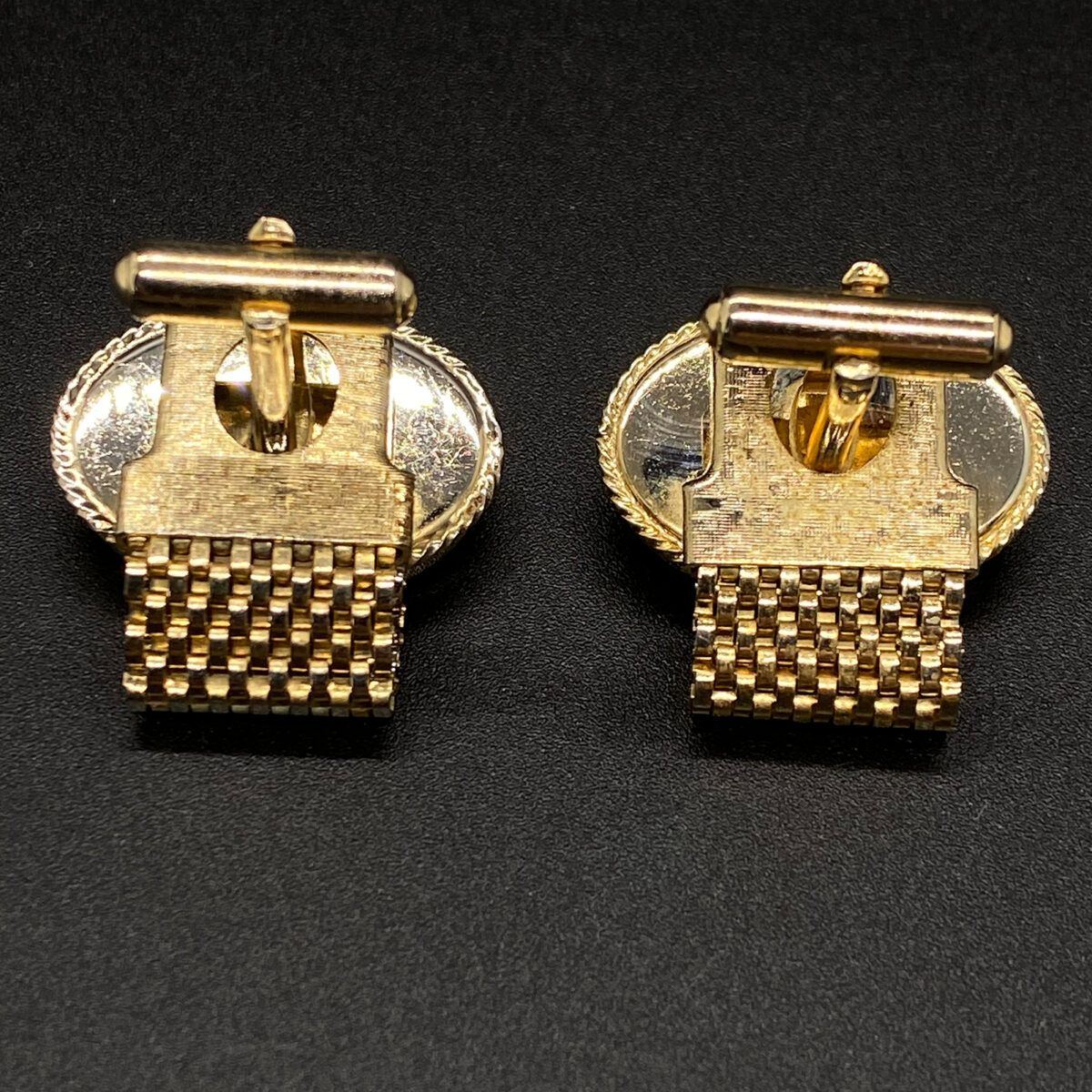 Lucite-Green-Cabochon-with-Gold-Flecks-Vintage-Chain-Wrap-Cuff-Links-1-e1625351346101.jpg