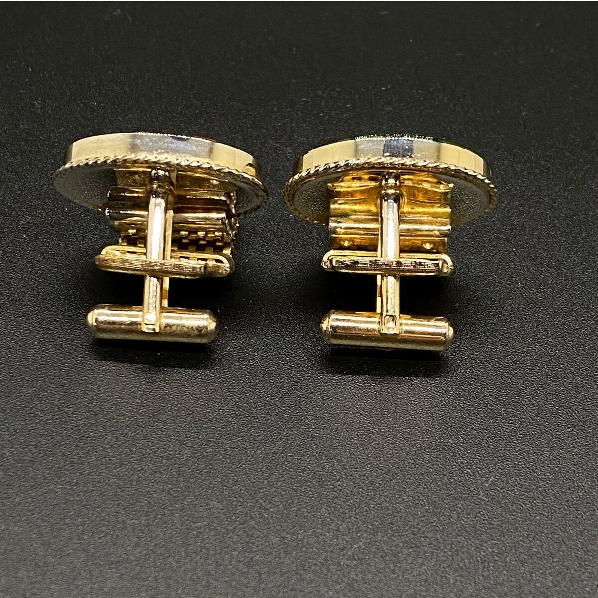 Lucite-Green-Cabochon-with-Gold-Flecks-Vintage-Chain-Wrap-Cuff-Links-2-e1625351331677.jpg