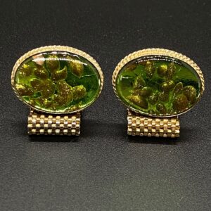 Lucite-Green-Cabochon-with-Gold-Flecks-Vintage-Chain-Wrap-Cuff-Links-4-e1625351315315.jpg
