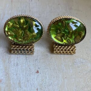 Lucite-Green-Cabochon-with-Gold-Flecks-Vintage-Chain-Wrap-Cuff-Links-5-e1625351302343.jpg