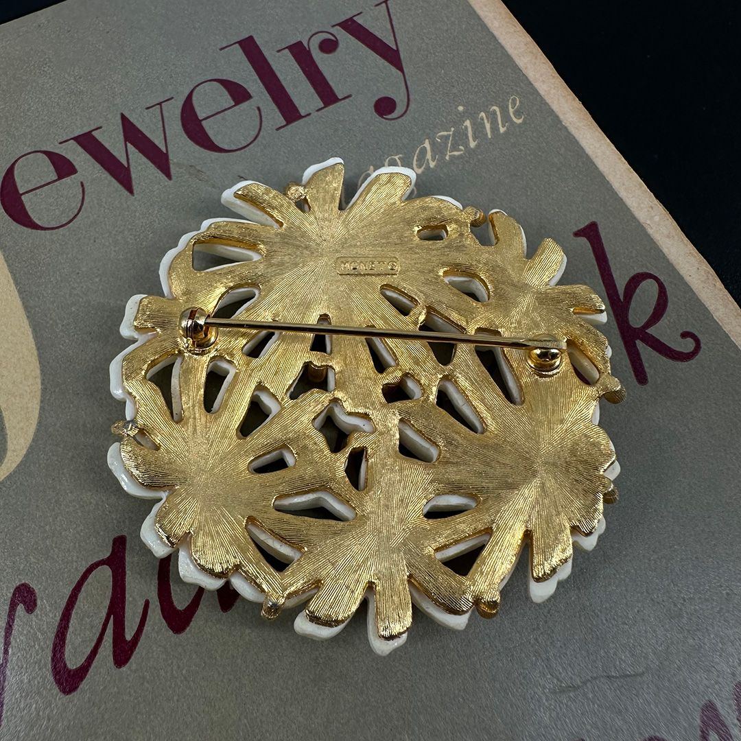 Monet-white-flower-resin-brooch4.jpg