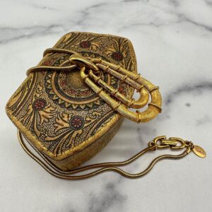 Roget-pendant-necklace.jpg