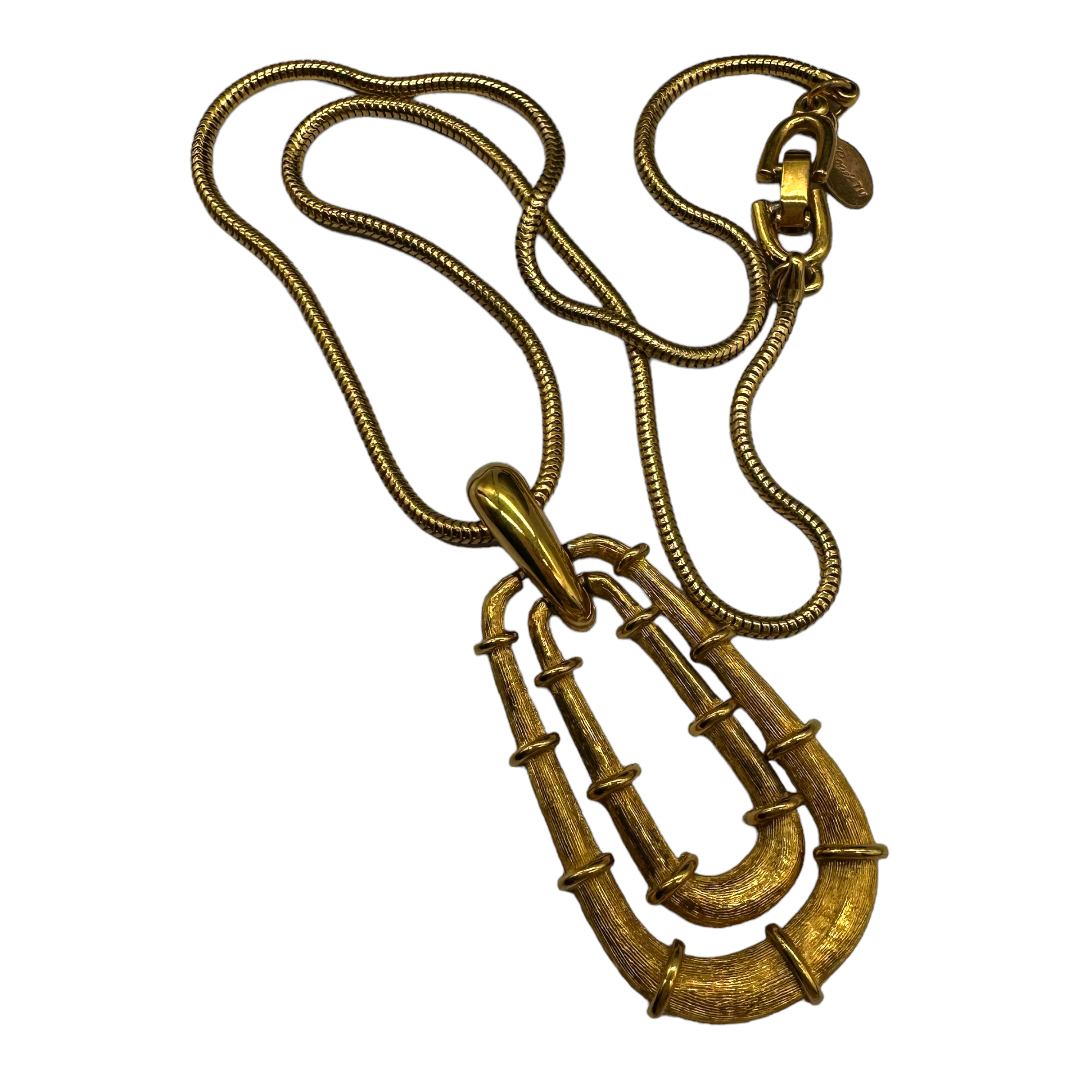 Roget Pendant Necklace
