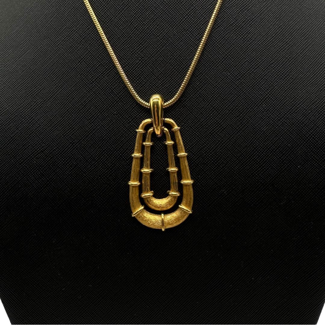 Roget-pendant-necklace5.jpg