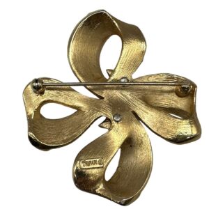 Trifari-white-enamel-bow-brooch3.jpg