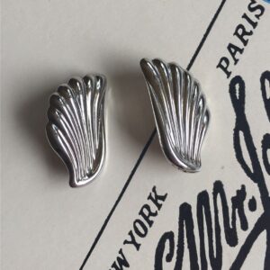 Vintage-1980s-Silver-Tone-Shell-Shaped-Clip-Earrings-1.jpg