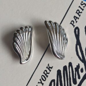 Vintage-1980s-Silver-Tone-Shell-Shaped-Clip-Earrings-3.jpg