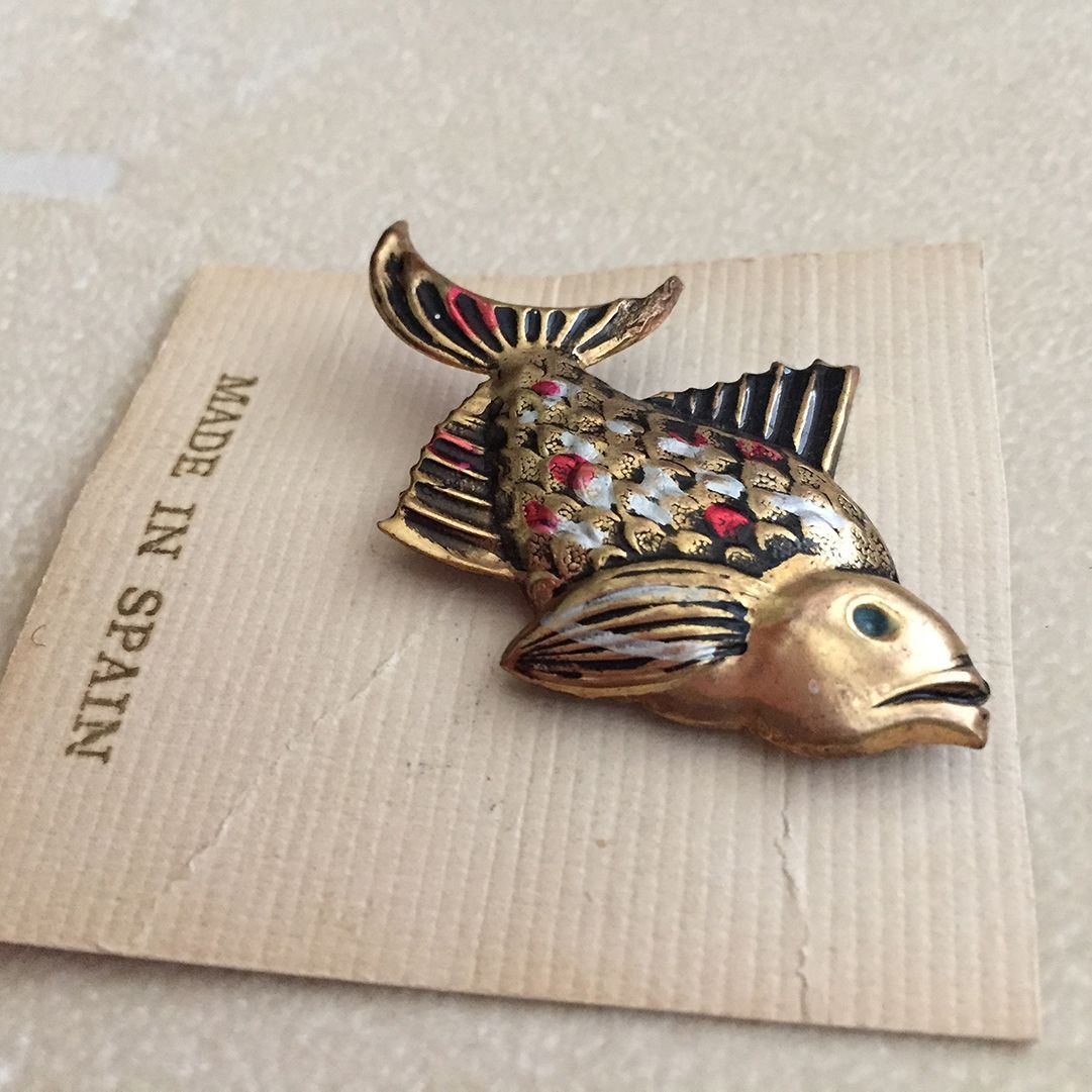 Vintage-Faux-Damascene-Toledoware-Fish-PIn-on-Original-Card-Made-in-Spain-4.jpg