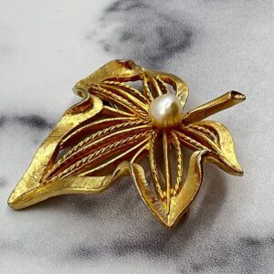 Vintage-Faux-Pearl-Figural-Leaf-Brooch2.jpg