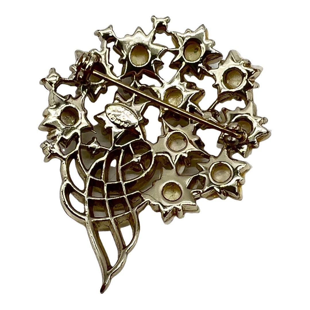 Vintage-Kramer-of-New-York-White-Floral-Bouquet-Pin3.jpg
