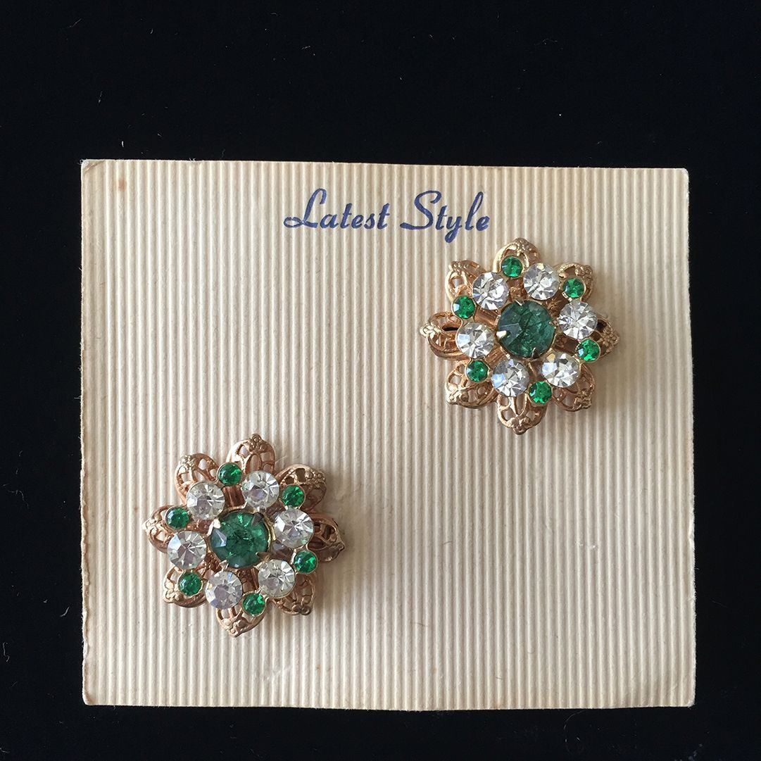 Vintage Pair Scatter Pins on Original Card