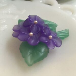 Vintage-Resin-Flower-Pin-with-Faux-Pearl-Accents-5.jpeg