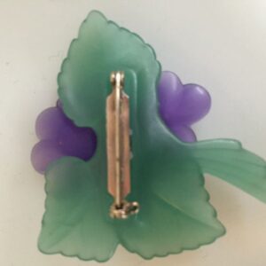 Vintage-Resin-Flower-Pin-with-Faux-Pearl-Accents-6.jpeg