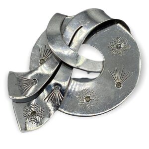 Vintage-Sterling-Silver-1940s-Ribbon-Brooch-by-Ingenue4.jpg