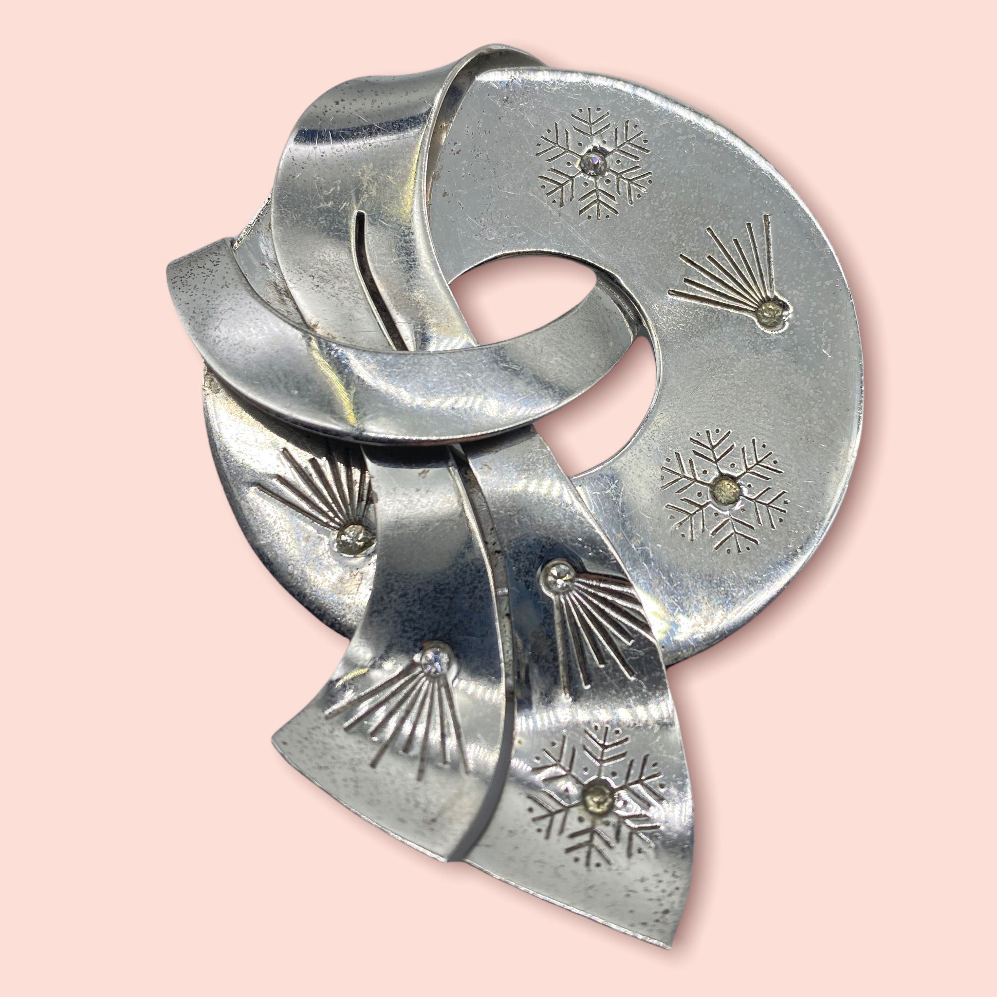 Vintage-Sterling-Silver-1940s-Ribbon-Brooch-by-Ingenue5.jpg