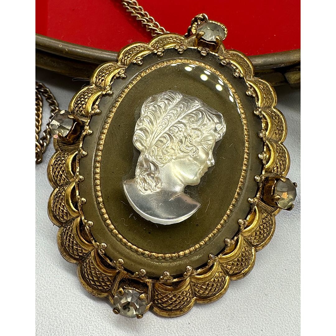 West-German-Cameo-Pendant2.jpg