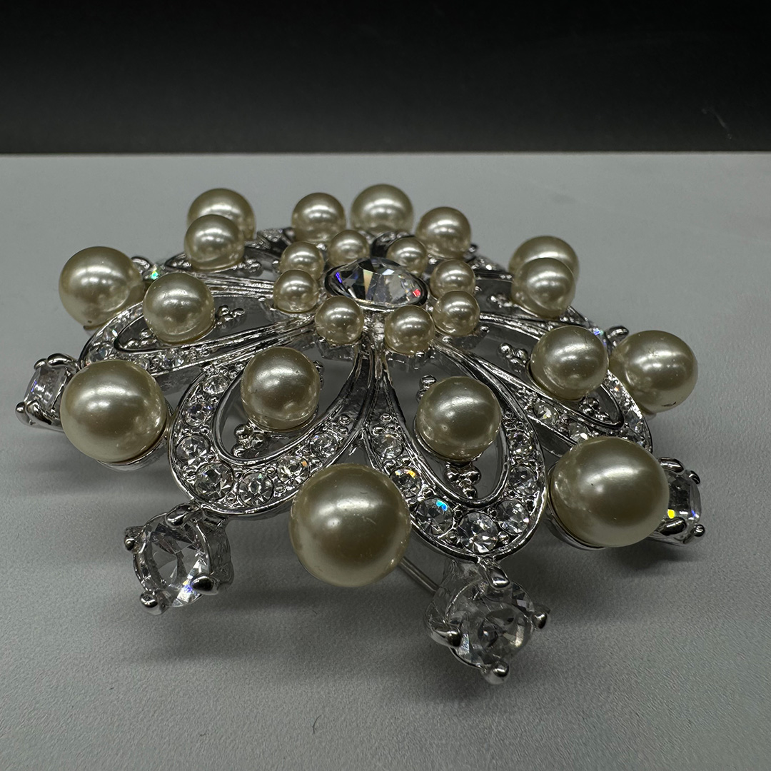 beautiful-nolan-miller-faux-pearl-brooch2.jpg