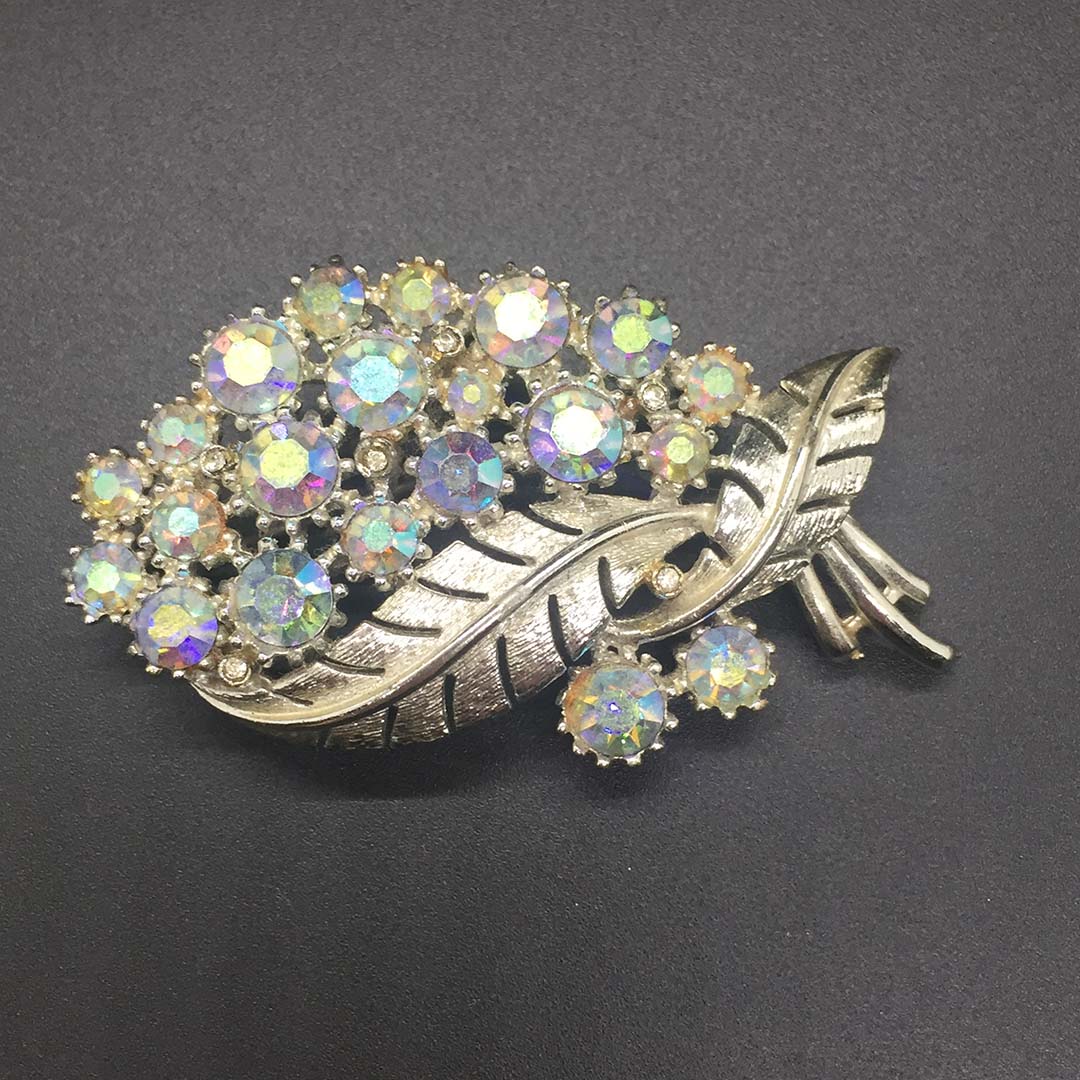 coro-aurora-borealis-stylized-leaf-pin2.jpg