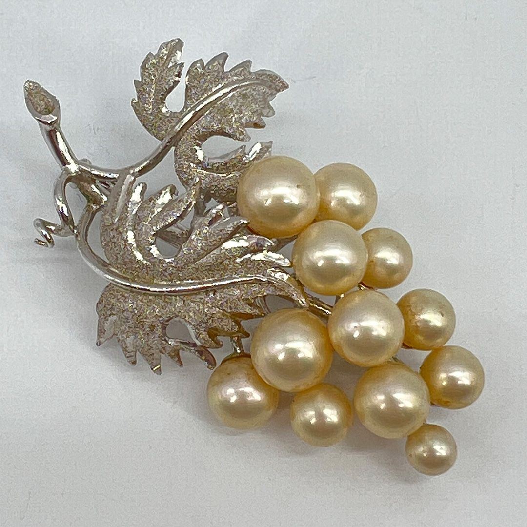 cultured-pearl-grape-motif-brooch3.jpg