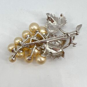 cultured-pearl-grape-motif-brooch4.jpg