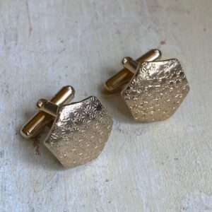 simple-textured-surface-vintage-tailored-mens-cuff-links-1-e1625351294771.jpg