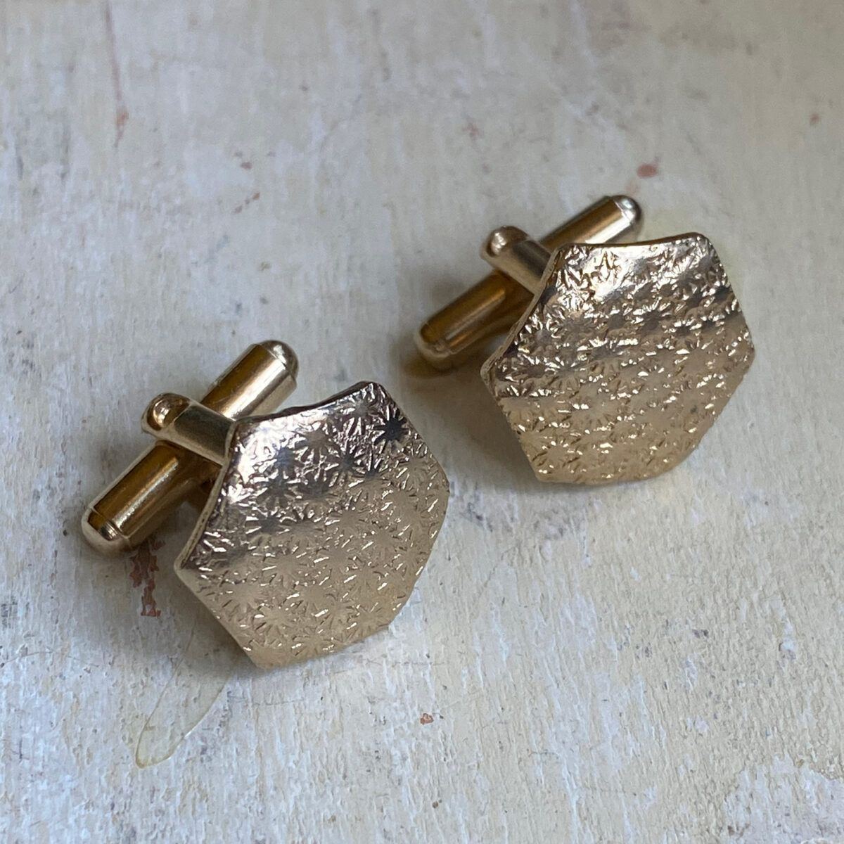simple-textured-surface-vintage-tailored-mens-cuff-links-1-e1625351294771.jpg