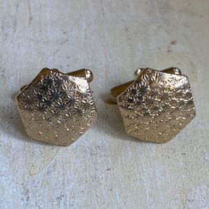 simple-textured-surface-vintage-tailored-mens-cuff-links-4-e1625351261941.jpg
