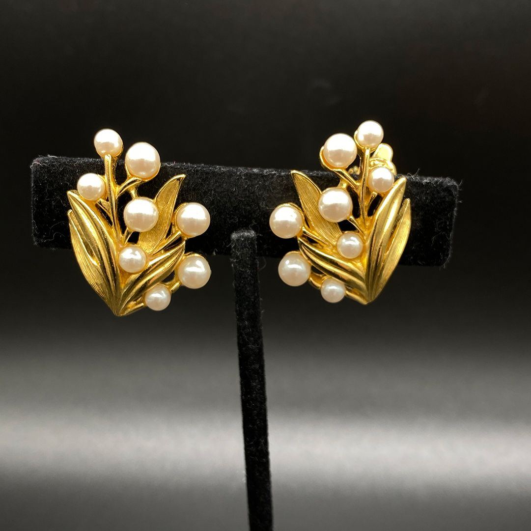trifari-faux-pearl-earrings.jpg