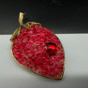 vintage-art-strawberry-brooch3.jpg