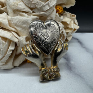 vintage-hand-and-heart-fur-clip5.jpg