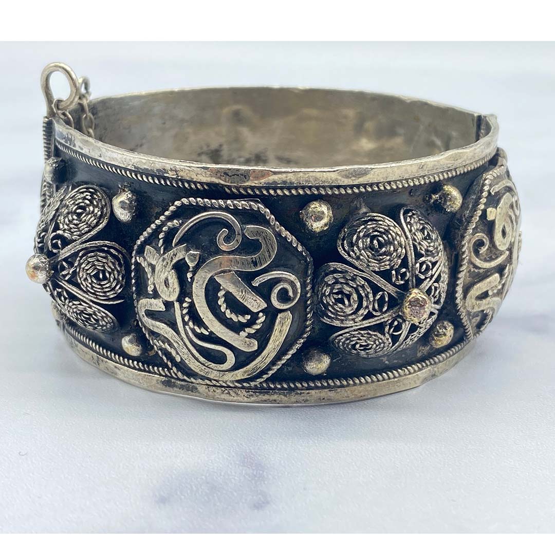 vintage-tribal-hinged-bangle-bracelet3.jpg