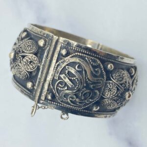 vintage-tribal-hinged-bangle-bracelet4.jpg