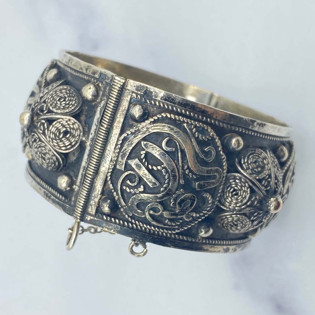 vintage-tribal-hinged-bangle-bracelet4.jpg