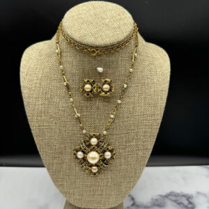 west-german-style-pendant-necklace-set.jpg