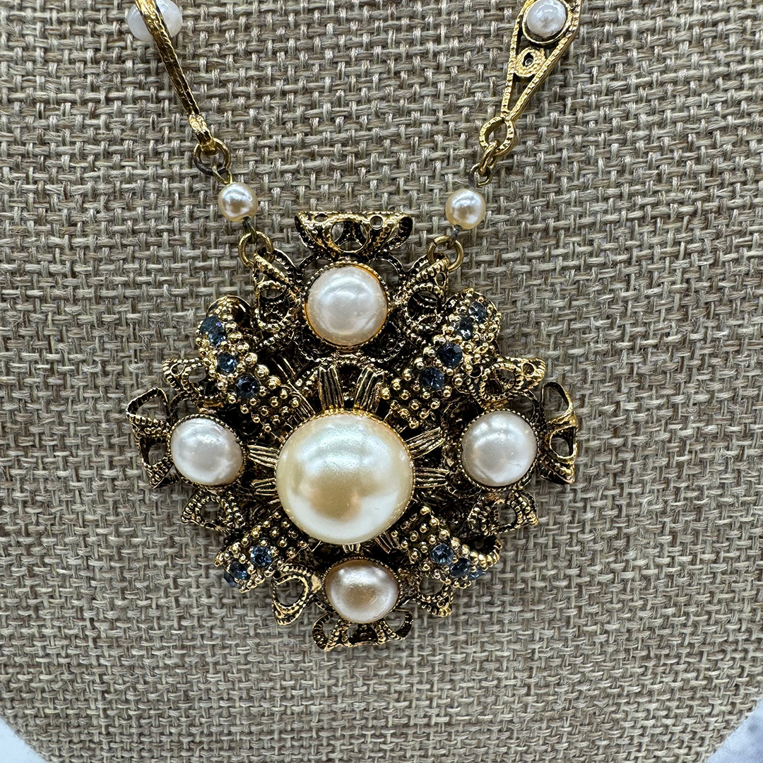 west-german-style-pendant-necklace-set2.jpg