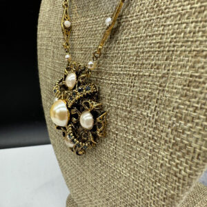 west-german-style-pendant-necklace-set3.jpg